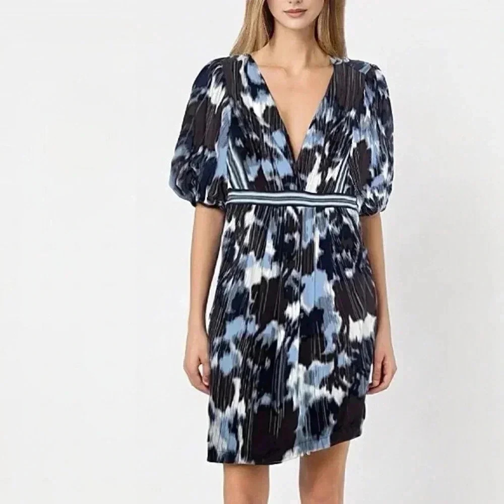 BCBG MaxAzria Floral Light Blue V-Neck Short Sleeve Midi Dress Size Small
